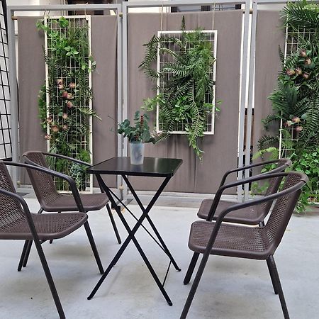 Monastiraki-Psiri, Old Town, 3-Bdr Apt, Sleep 6-10P, Spacious Court Yard Atina Dış mekan fotoğraf