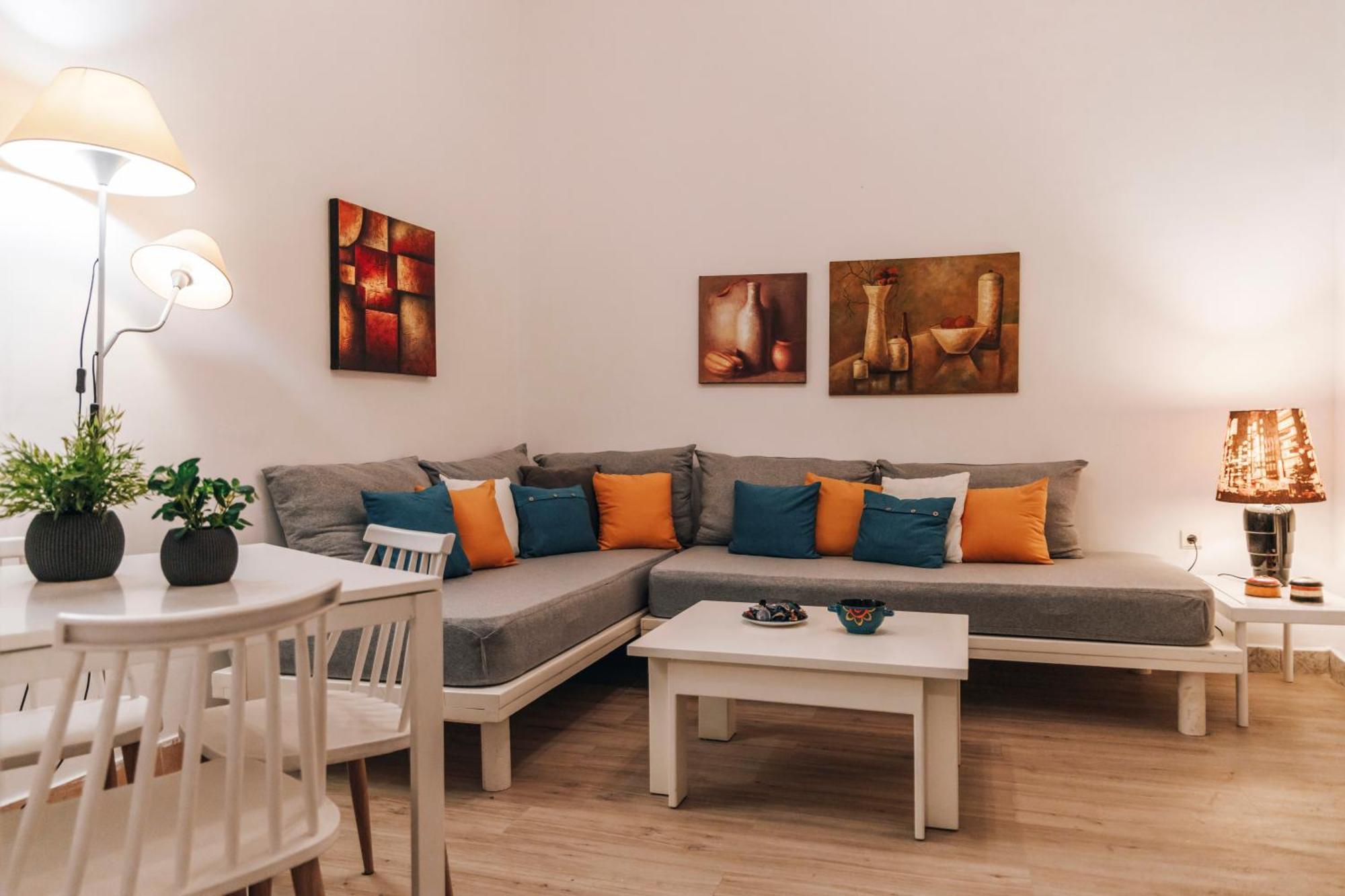 Monastiraki-Psiri, Old Town, 3-Bdr Apt, Sleep 6-10P, Spacious Court Yard Atina Dış mekan fotoğraf